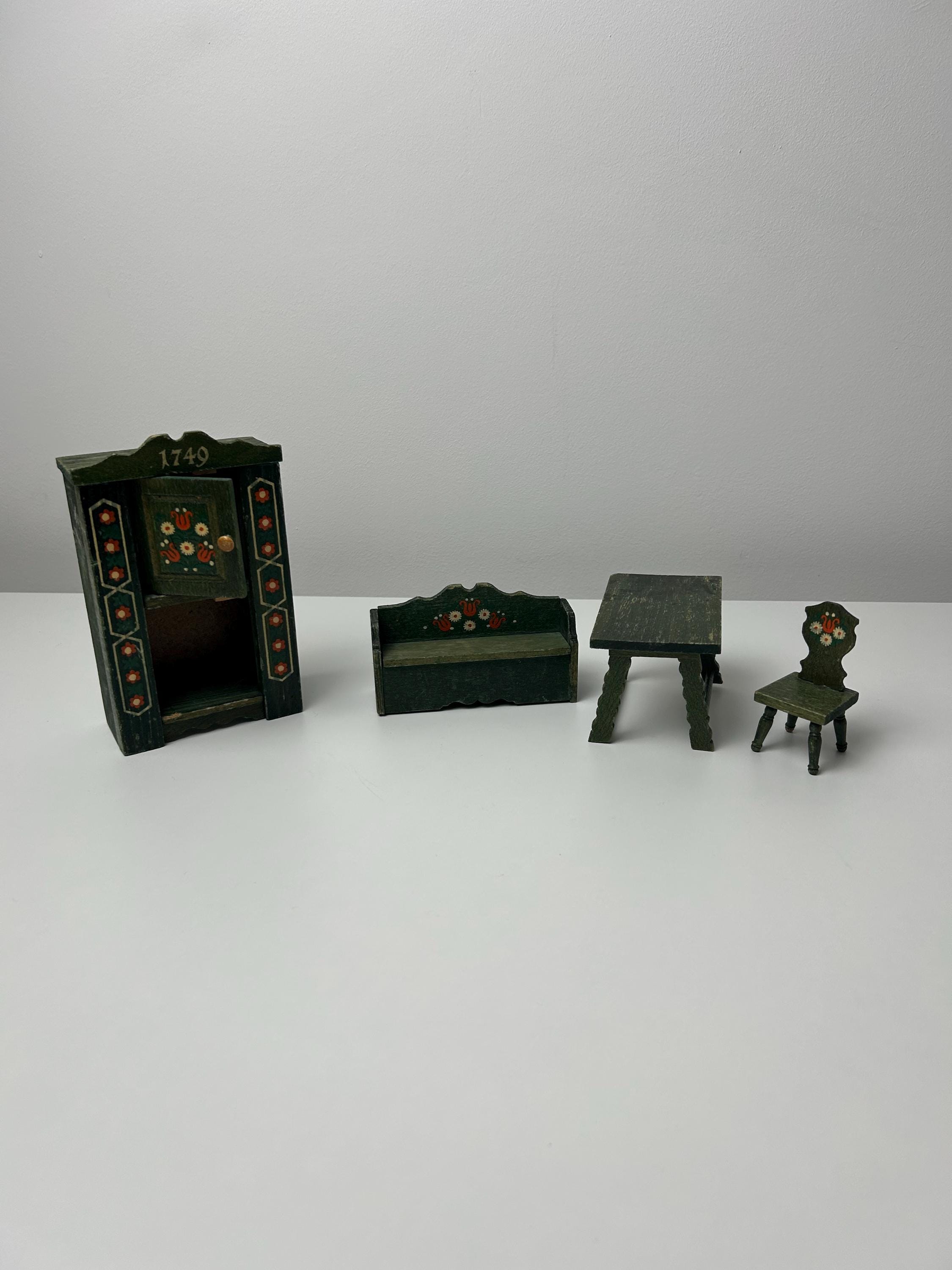 Puppenstube Set Wohnzimmer Stube vintage Erzgebirge Wohnzimmerschrank Esstisch Sitzbank Stuhl