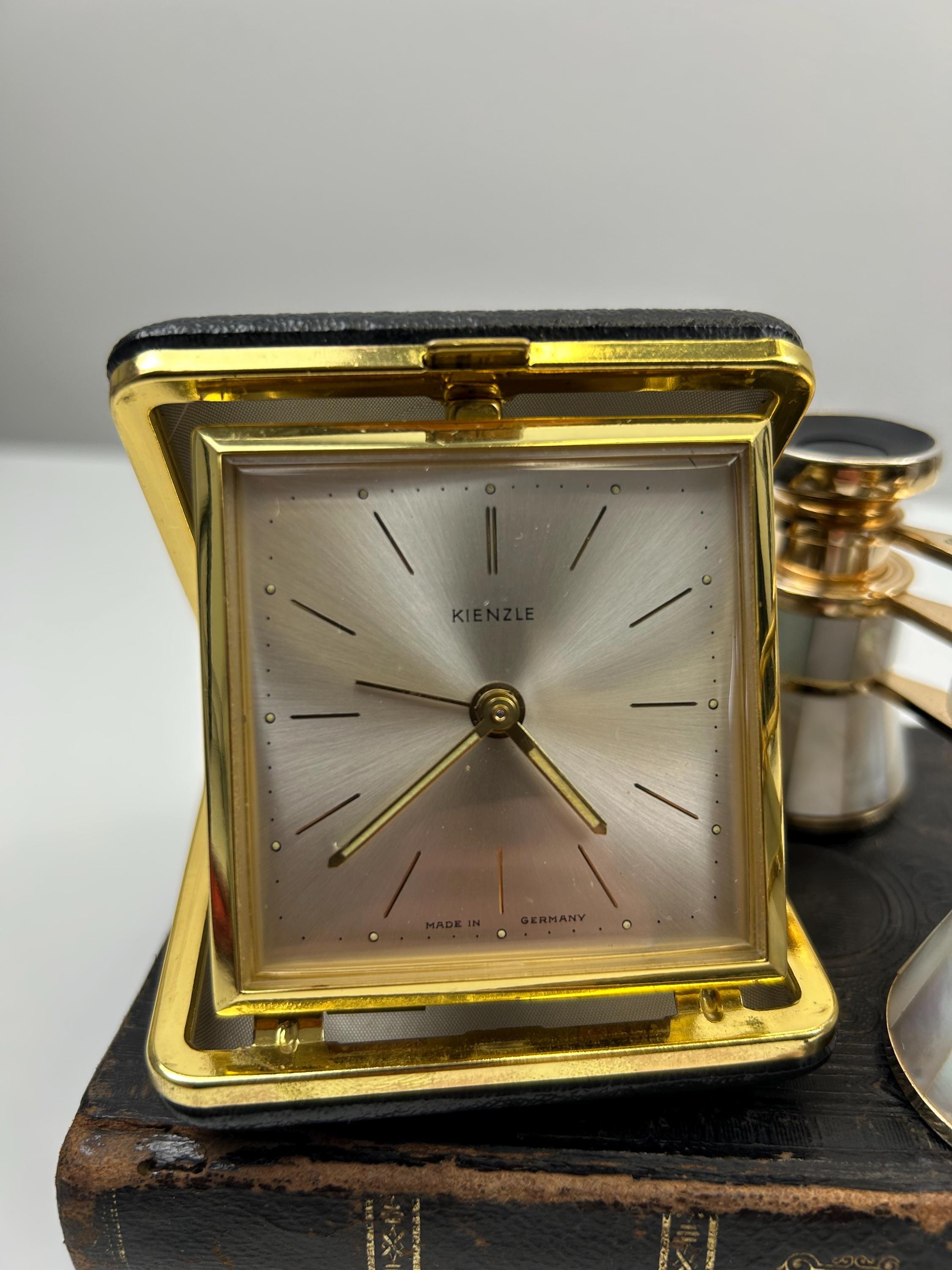 Vintage Reisewecker retro Wecker thrift Weckersammlung retro Uhrensammlung Uhrensammler Dekoration midcentury nostalgisch Einrichtung