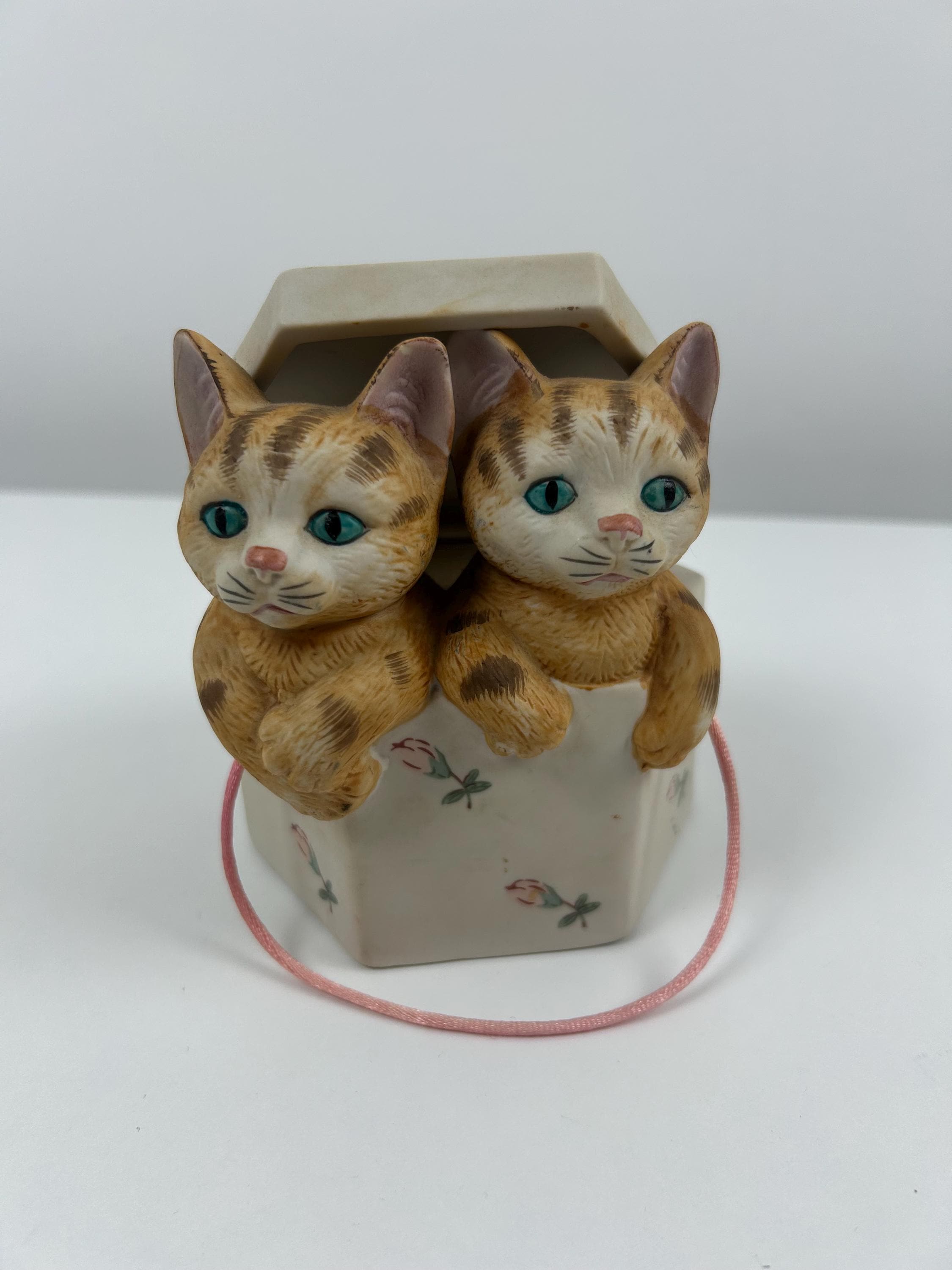 Kätzchen Spieluhr Katzen Spieldose handbemalt Katzensammler Geschenk Katzen Einrichtung Katze Dekoration Dekotipps Dekorationstipps Sammler