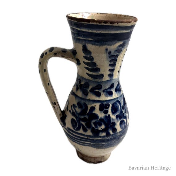 Jarra con asa de Transilvania, pintada en azul, zarcillos de hojas, 21 cm