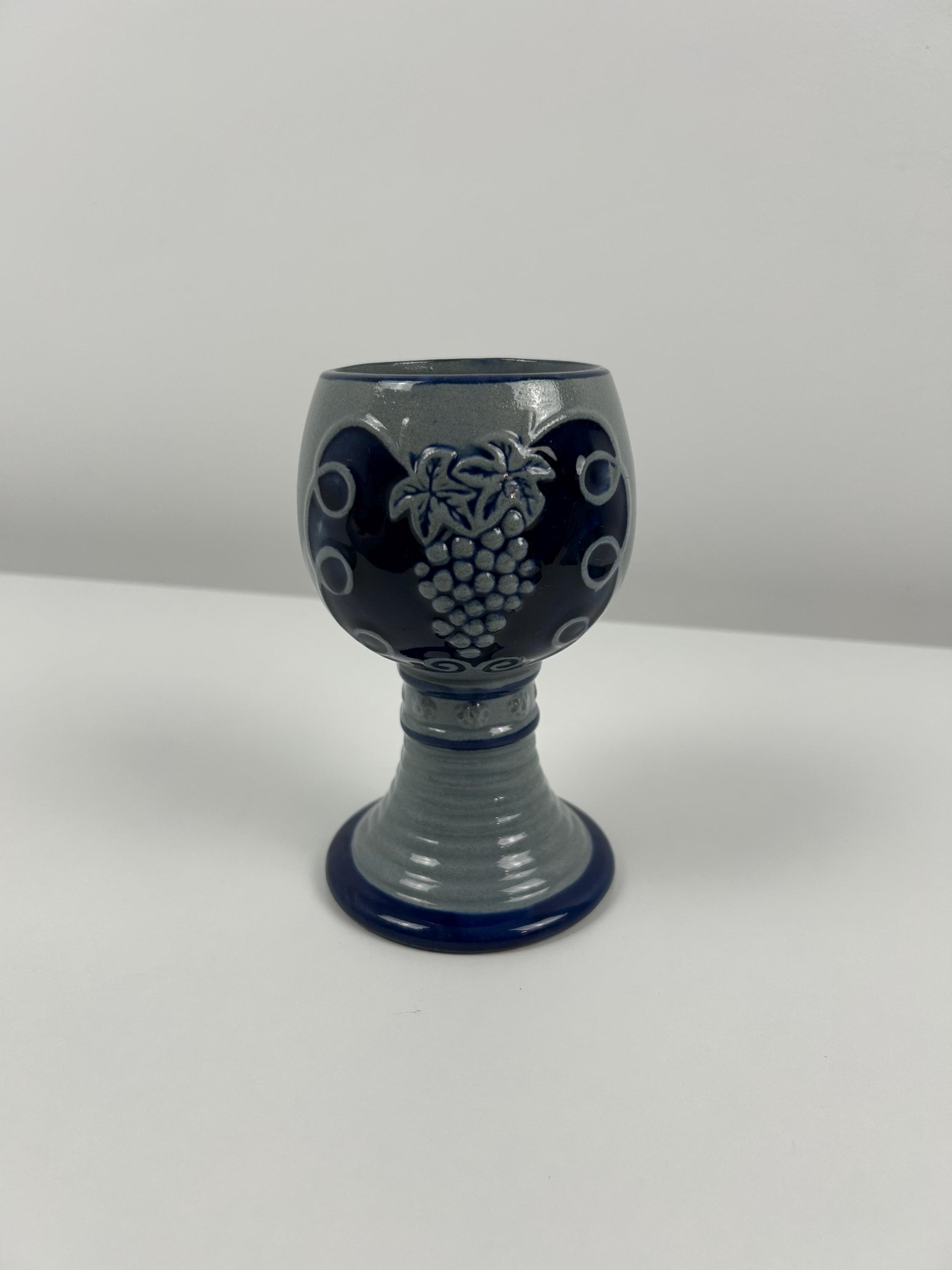 Weinbecher (Steingut) ca. 15cm 5,9" retro Weinglas vintage Weingefäß blau Dekoration Wein Einrichtung Weingeschäft Weinhändler Geschenk Wein