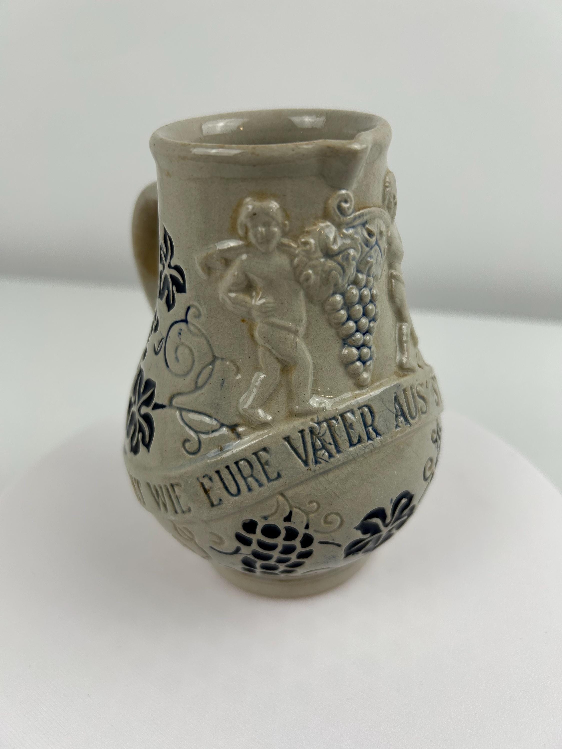Steingutkanne grau vintage ca. 12cm 4.9" alte Kanne steingrau Krug Landhaus Einrichtung Bauernhaus Keramik Blumenmuster Dekoration graublau
