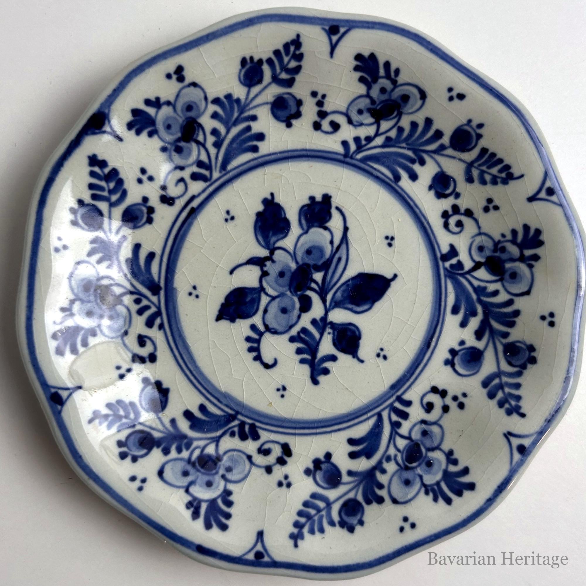 Mini piatto da parete stile Delft decoro a bacche blu e bianco 10 cm