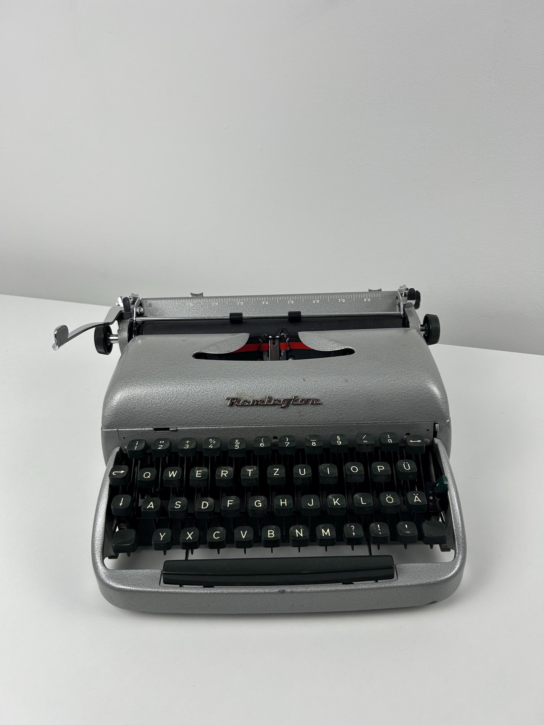 Vintage Remington Reiseschreibmaschine retro Schreibmaschinen antik Dekoration Arbeitszimmer