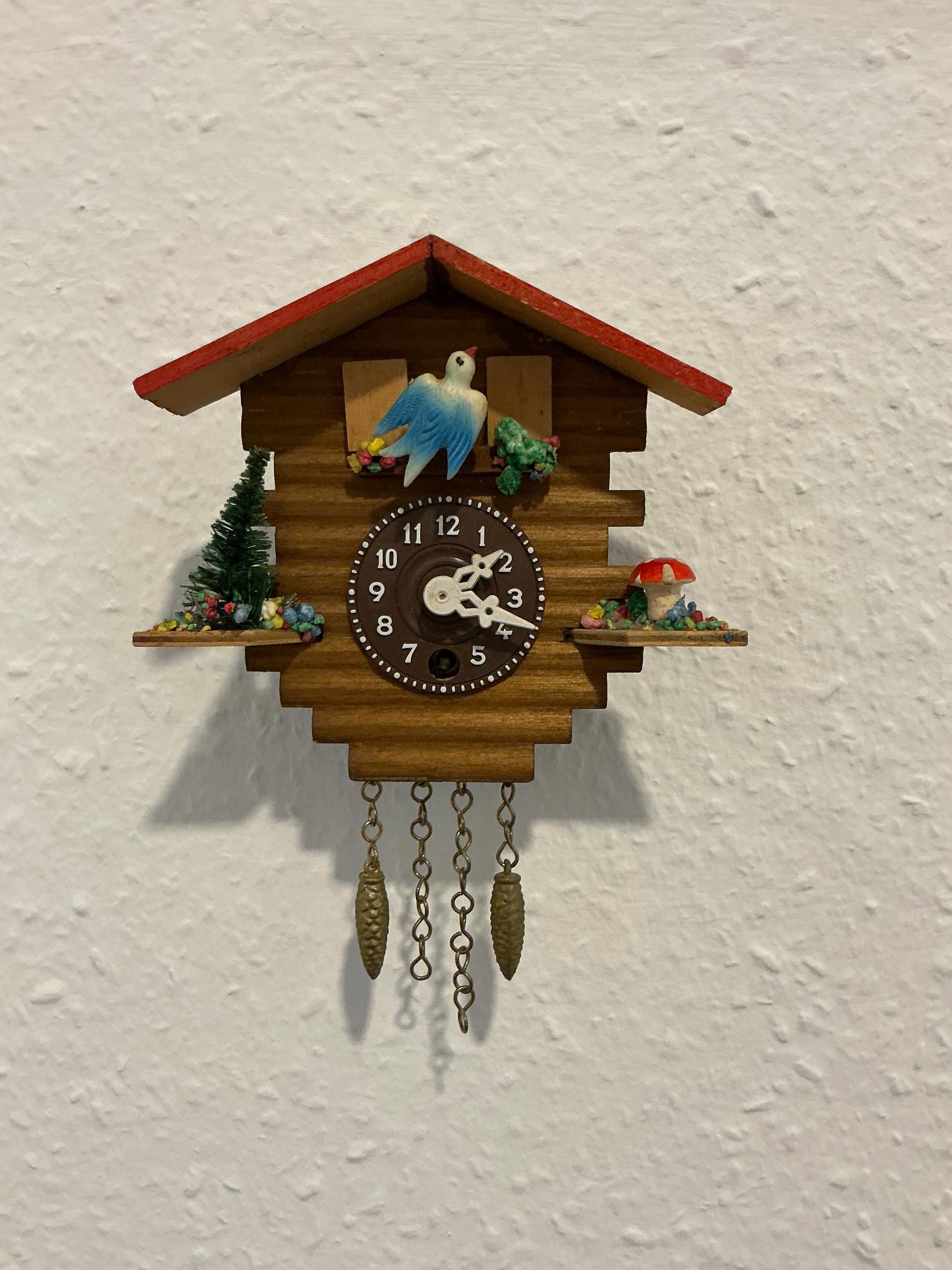 Schwarzwälder Pendeluhr vintage Kuckucksuhr Wanduhr Landhaus Uhr Dekoration thrift Einrichtung Bauernstube