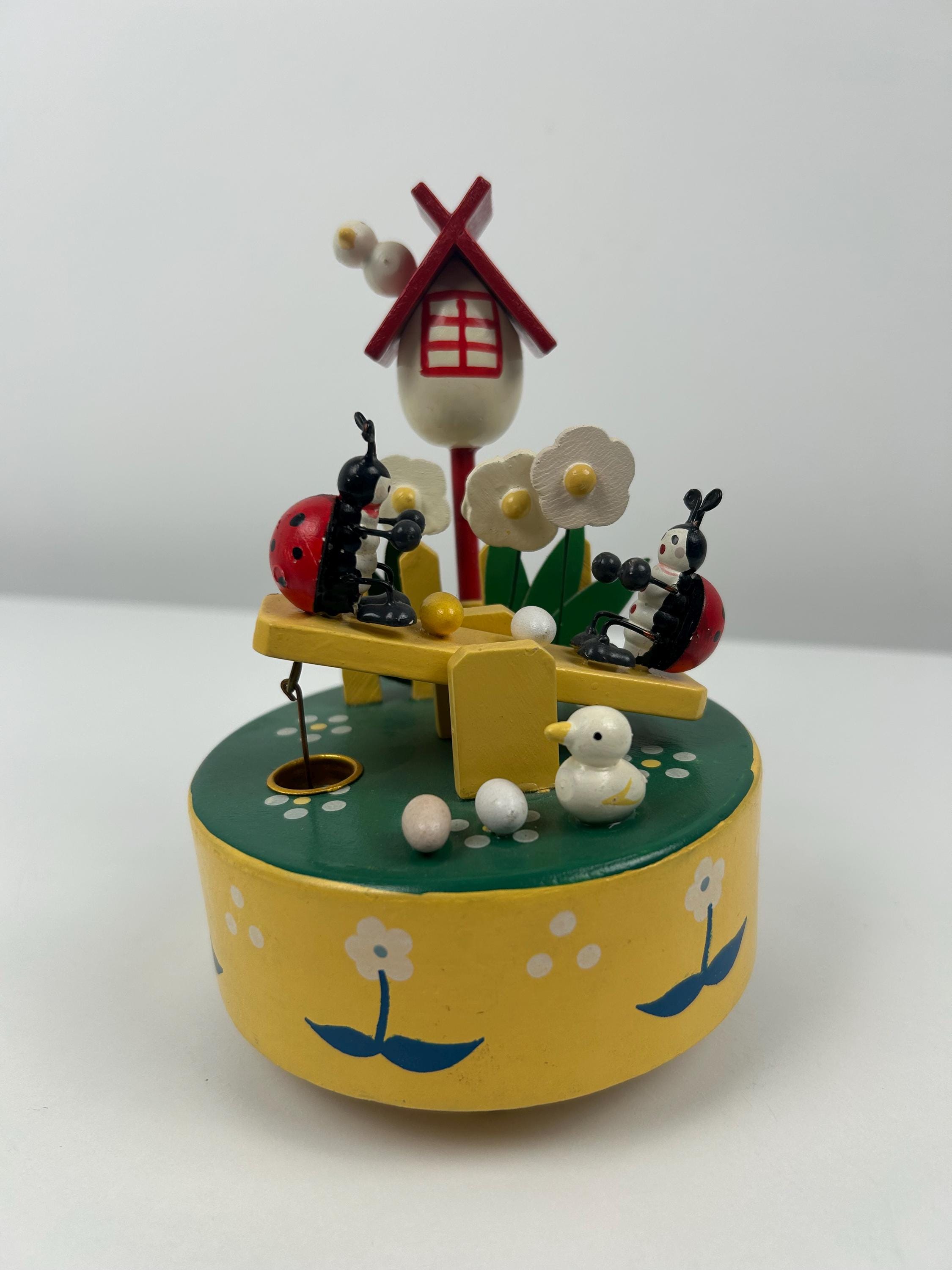 Spieluhr Marienkäfer vintage Musikbox sankyo Schaukel Garten Geschenk Frühling Sommer Dekoration Musikkasten alt