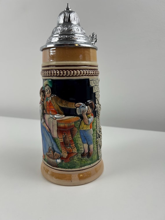 Vintage Wirtshausszene Bierseidel