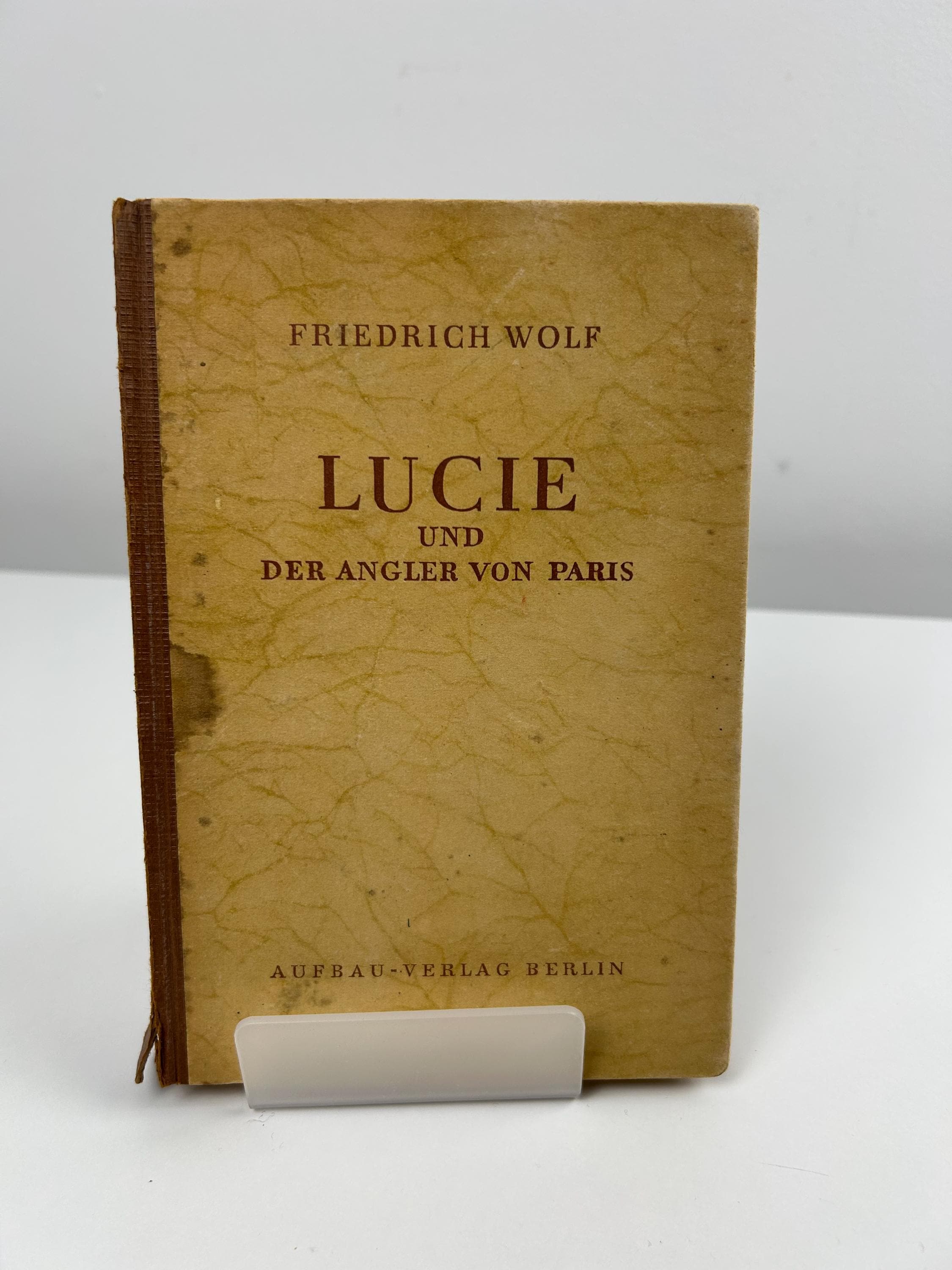 Buch Lucie und der Angler von Paris Antiquariat Friedrich Wolf vintage Buch antik Aufbauverlag Berlin