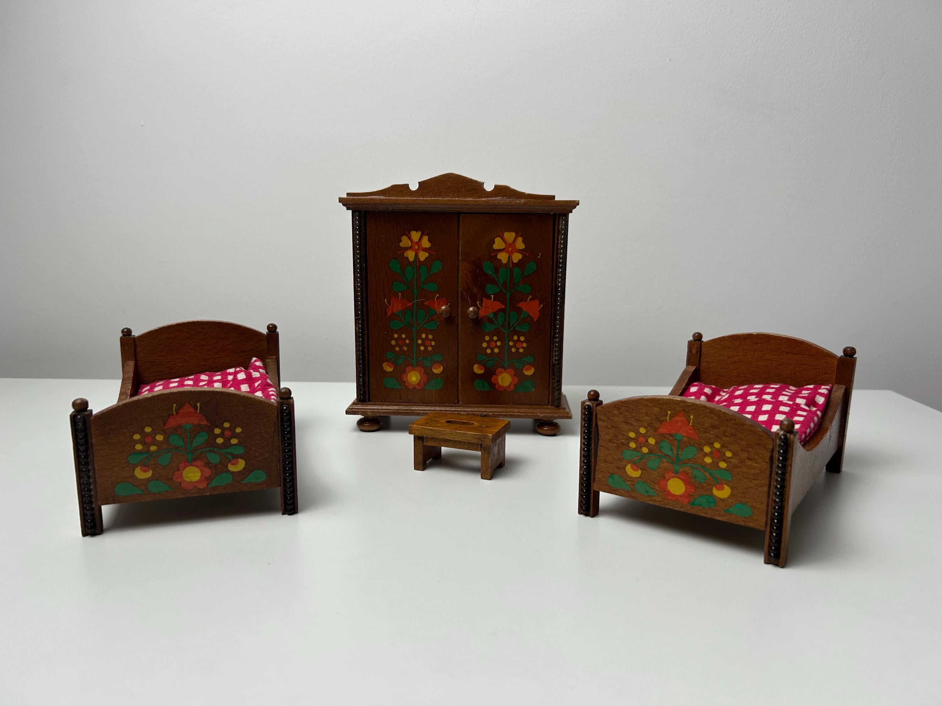 Puppenstube Set Schlafzimmer 2 Betten 1 Hocker 1 Schrank