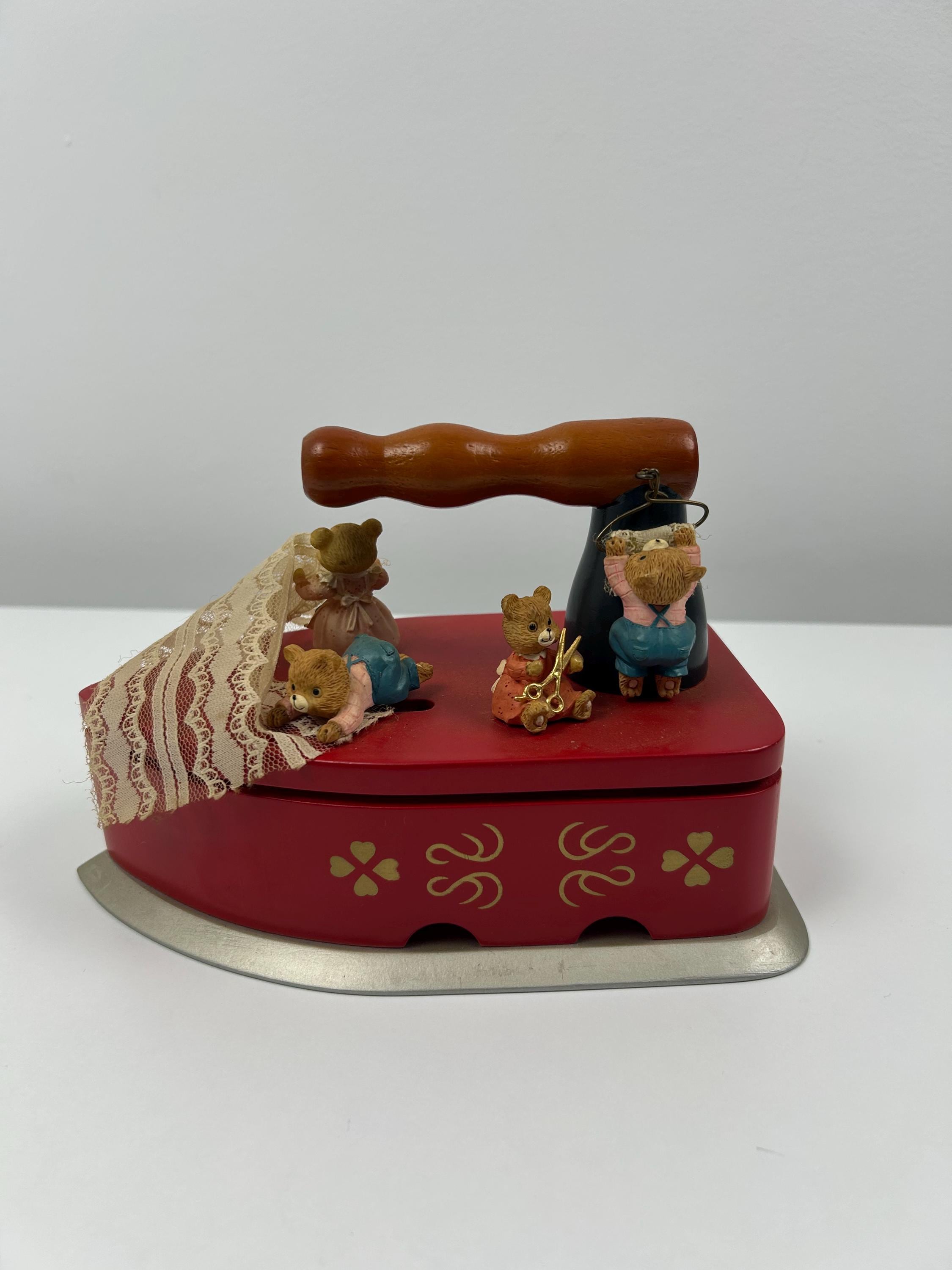Spieluhr Bären auf Bügeleisen vintage für Sammlung Spieluhr retro Musikbox Geschenk
