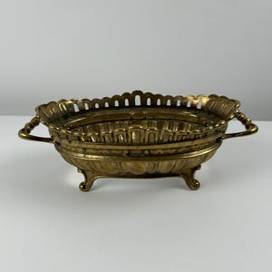 Beautiful vintage planter retro jardiniere decoration garden spring Château-core