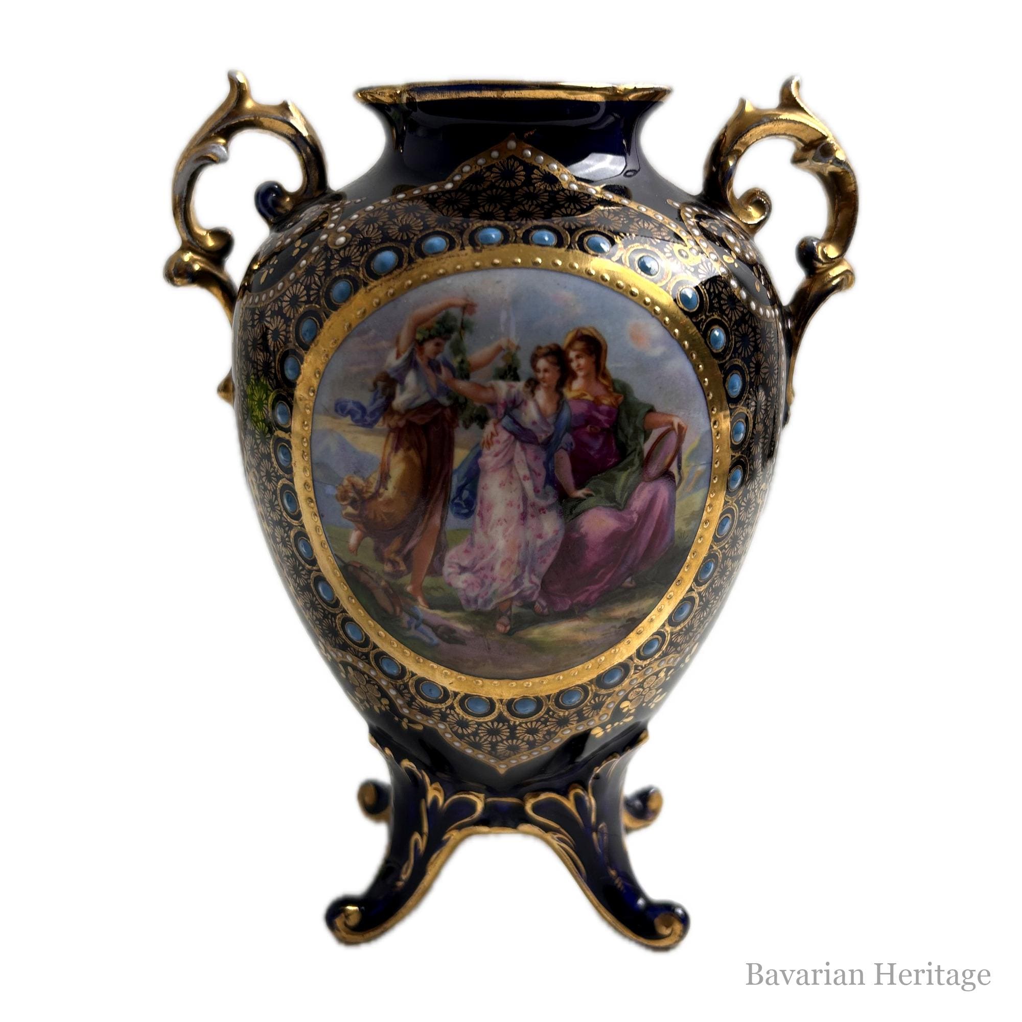 Porzellan Prunkvase kobaltblau mit Gold und Bildmedaillon, 18 cm, Bodenmarke Vienna