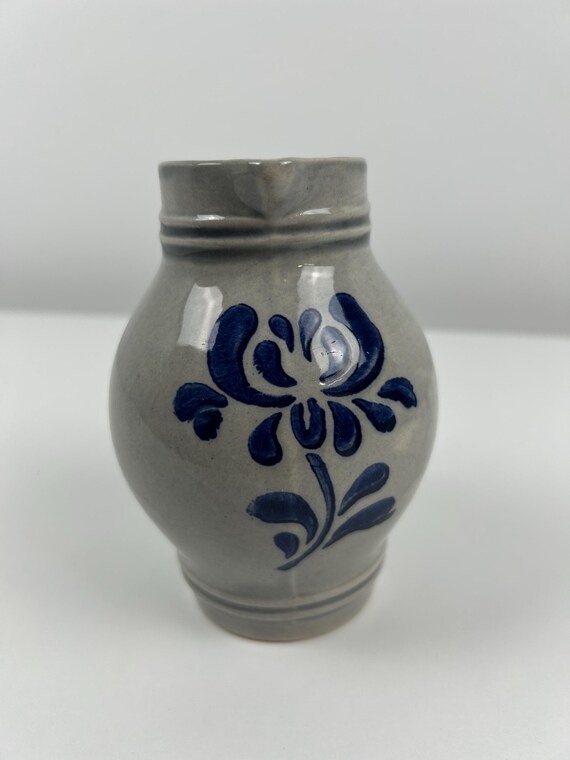 Steingutkanne grau Salzglasur Kobaltblau 13cm