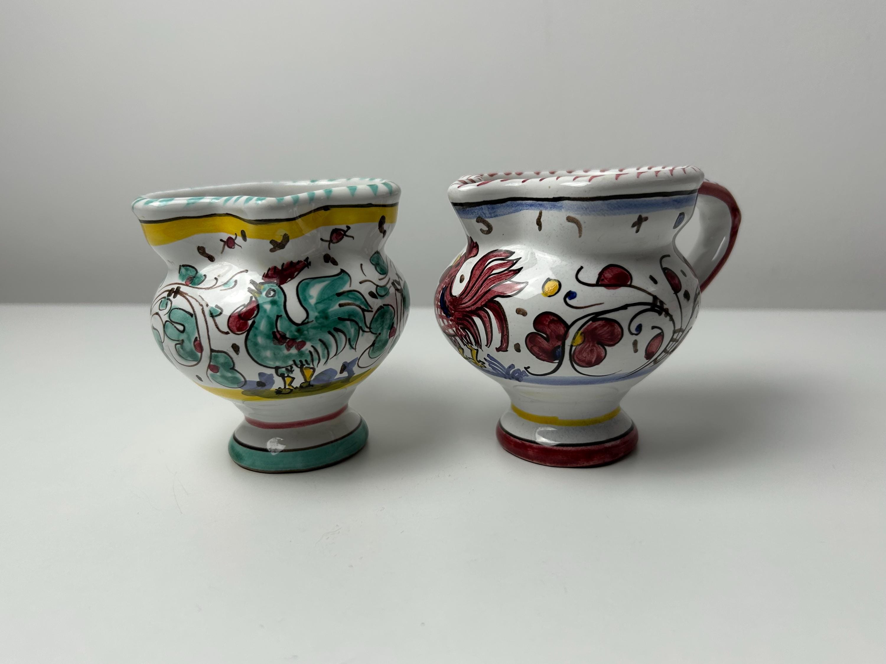 Set zwei Kännchen Hühner Hahn Muster Italien handgemalt Höhe je ca 9cm 3,54in