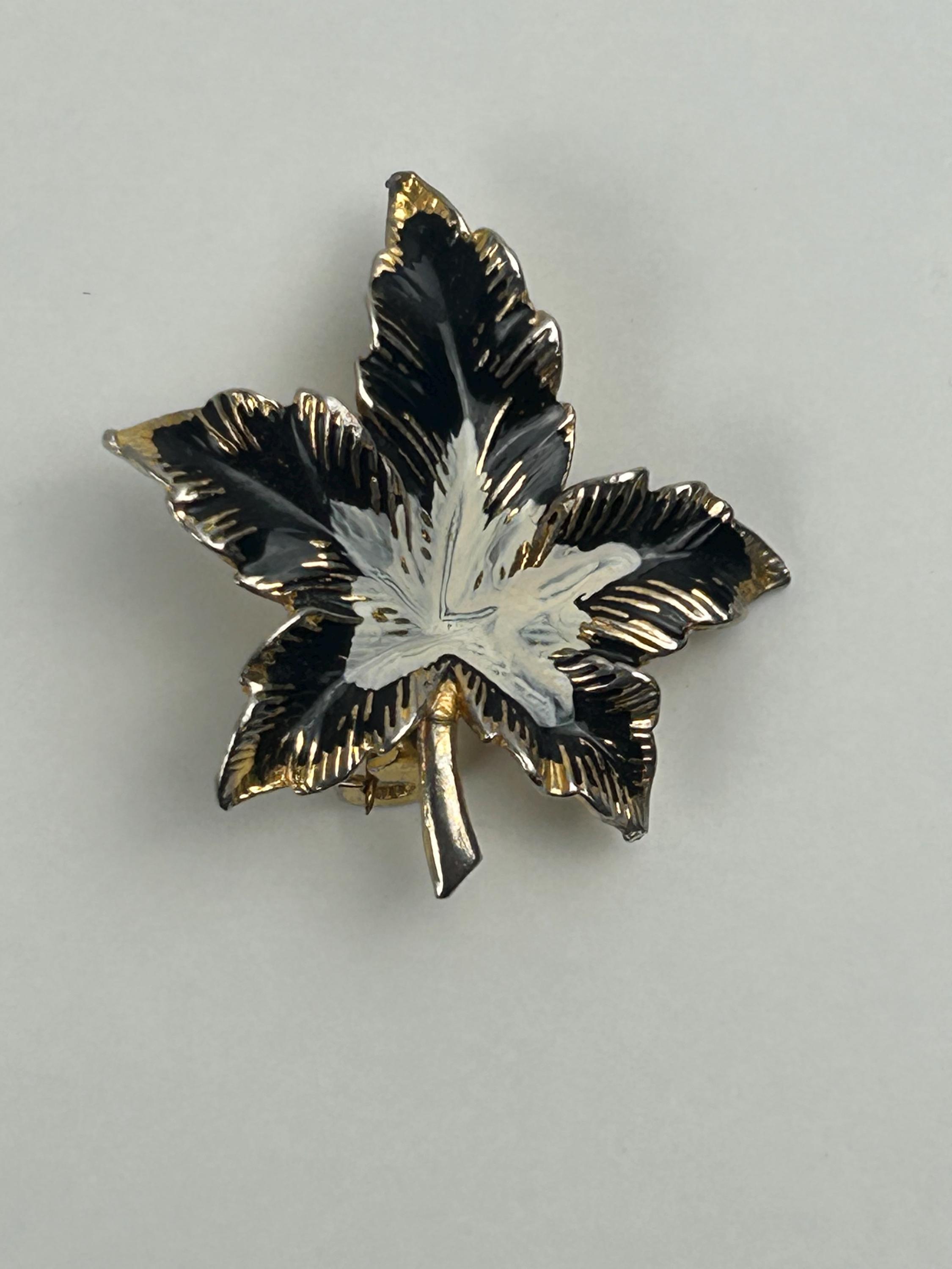 Vintage Brosche Blatt Clip rot goldfarben rund traditionell handarbeit Oma-Brosche Oma-Schmuck