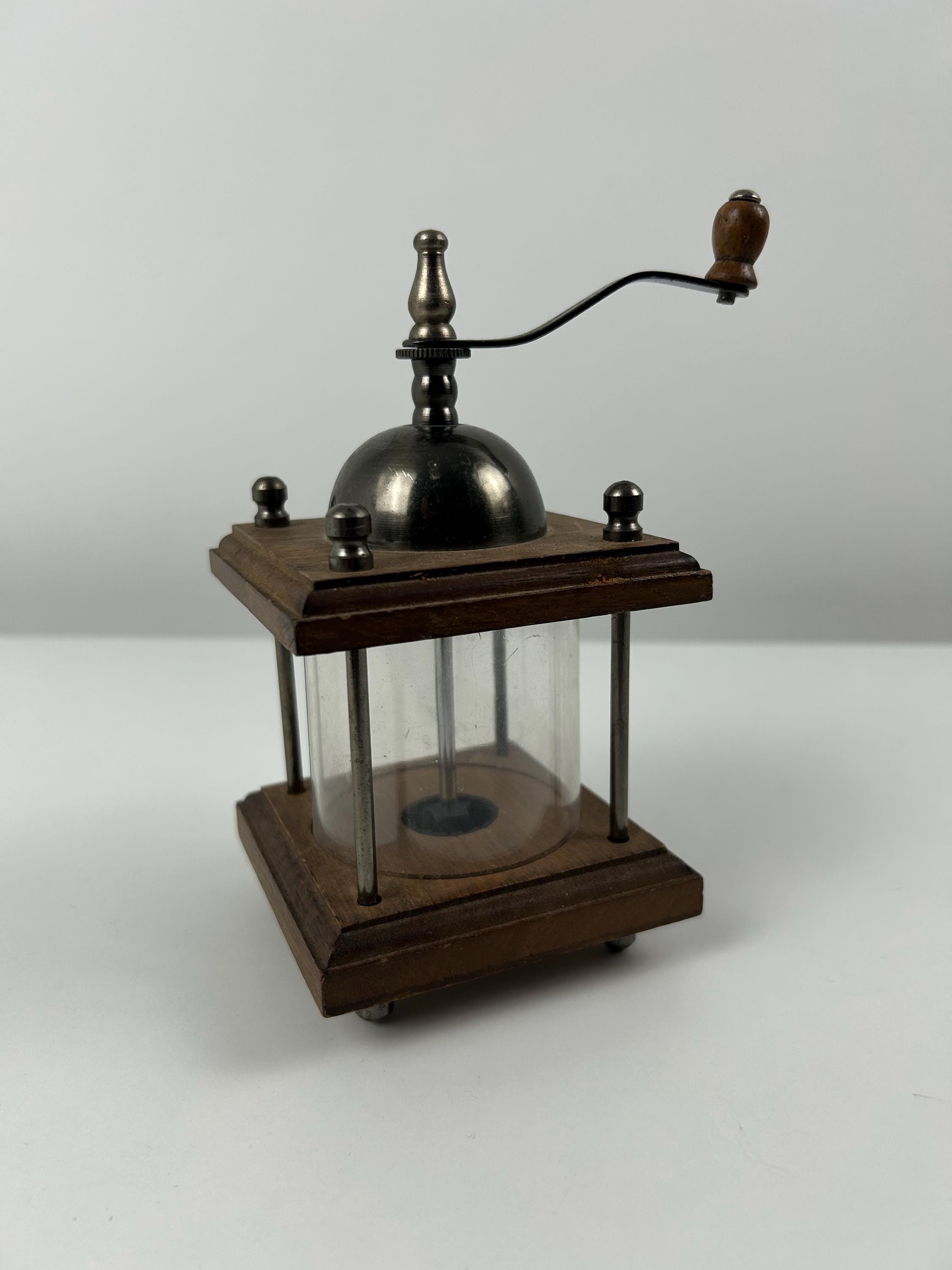 Pfeffermühle braun retro Mühle vintage Glasmühle Vintagemühle Dekoration Mühlen Einrichtung Wohnen Landhaus Cottage Bauernhaus Dekotipps alt