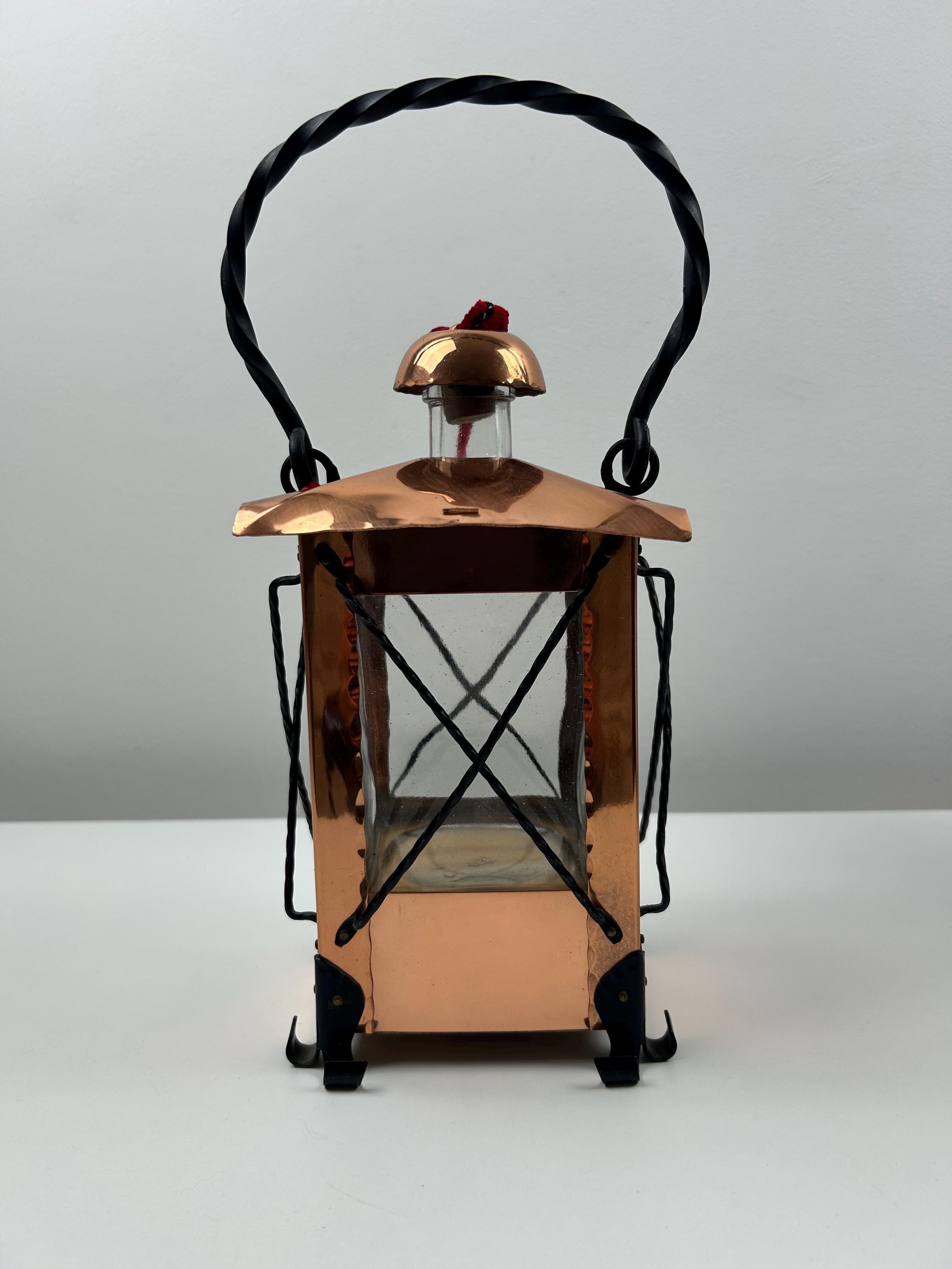 Spieluhr Laterne vintage Spieldose Schnapsfalsche retro Einrichtung thrift Dekoration Sammler Musikbox antike Liebhaber Sammlerobjekt alt