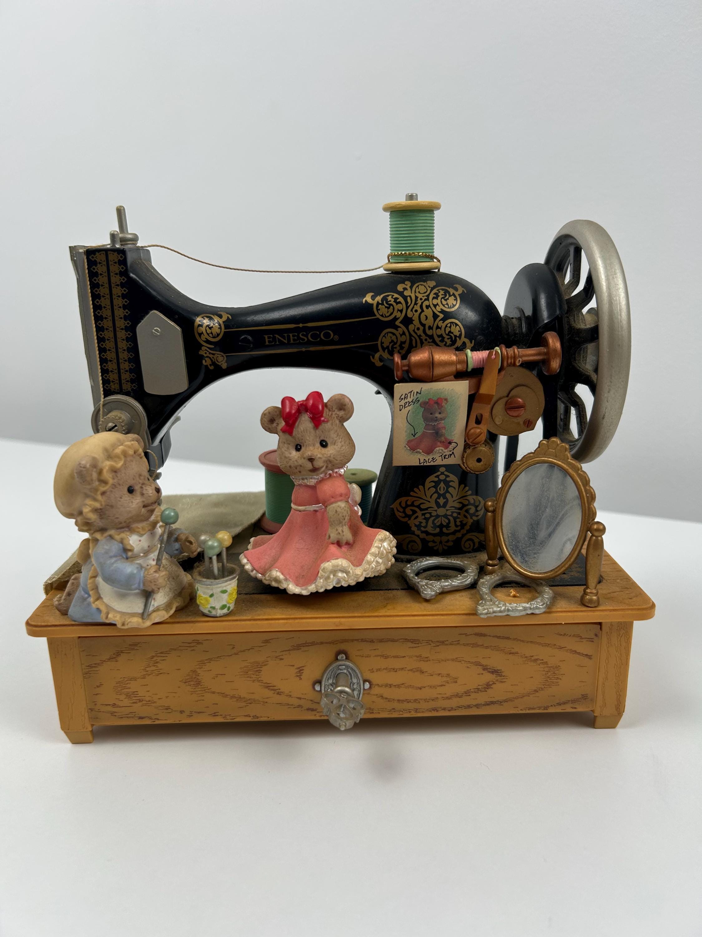 Spieluhr Nähmaschine ENESCO vintage für Sammlung thrift Spieluhr retro Musikbox für Näherin Geschenk