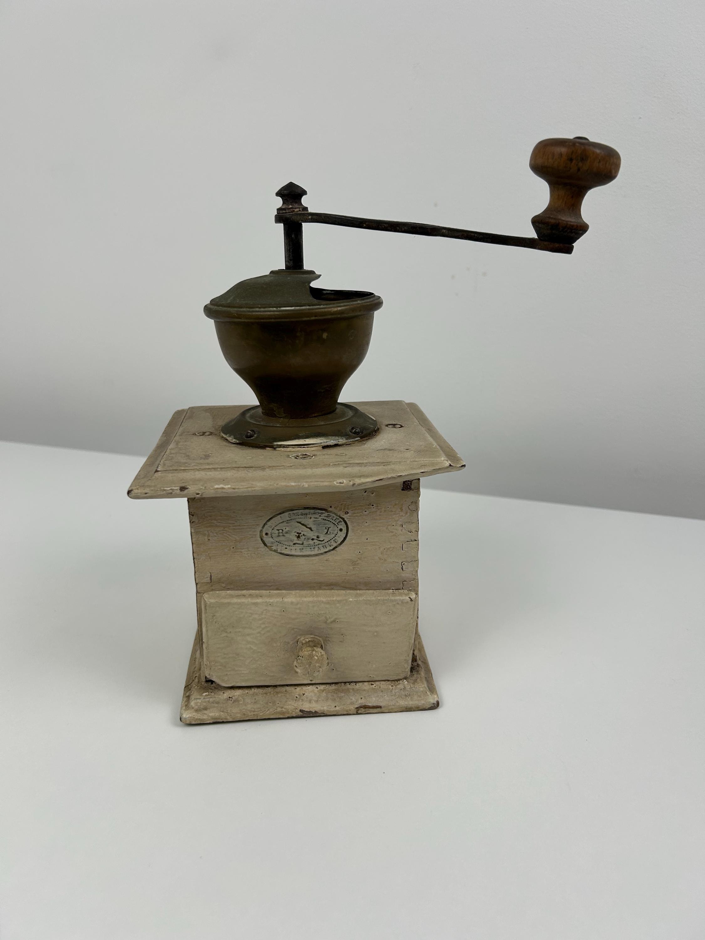 Kaffeemühle weiß Mühle vintage 14x14 cm 5,51x5,51 in Dekoration Landhaus Bauernhaus Kaffe mahlen retro Kaffee Mühle