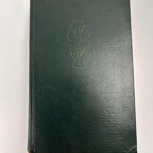 Libro antiguo de las Sagradas Escrituras (Antiguo y Nuevo Testamento) - Editorial Paul Pattloch - 1958. Una lectura valiosa para la decoración del hogar y los objetos de colección.