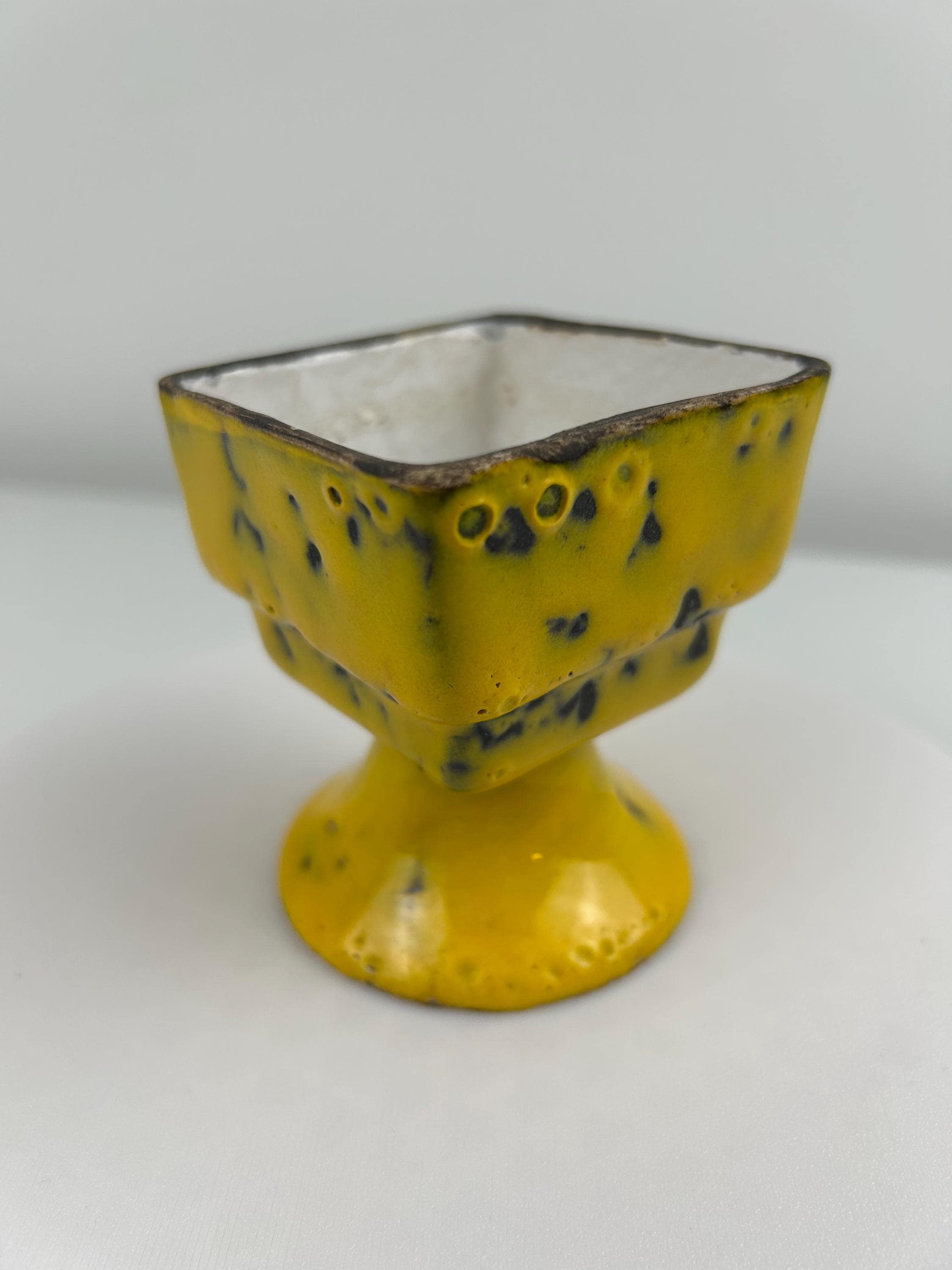 Kleine Vase Keramik retro Stiefmütterchen vintage Gefäß selten alt Kanne gelb