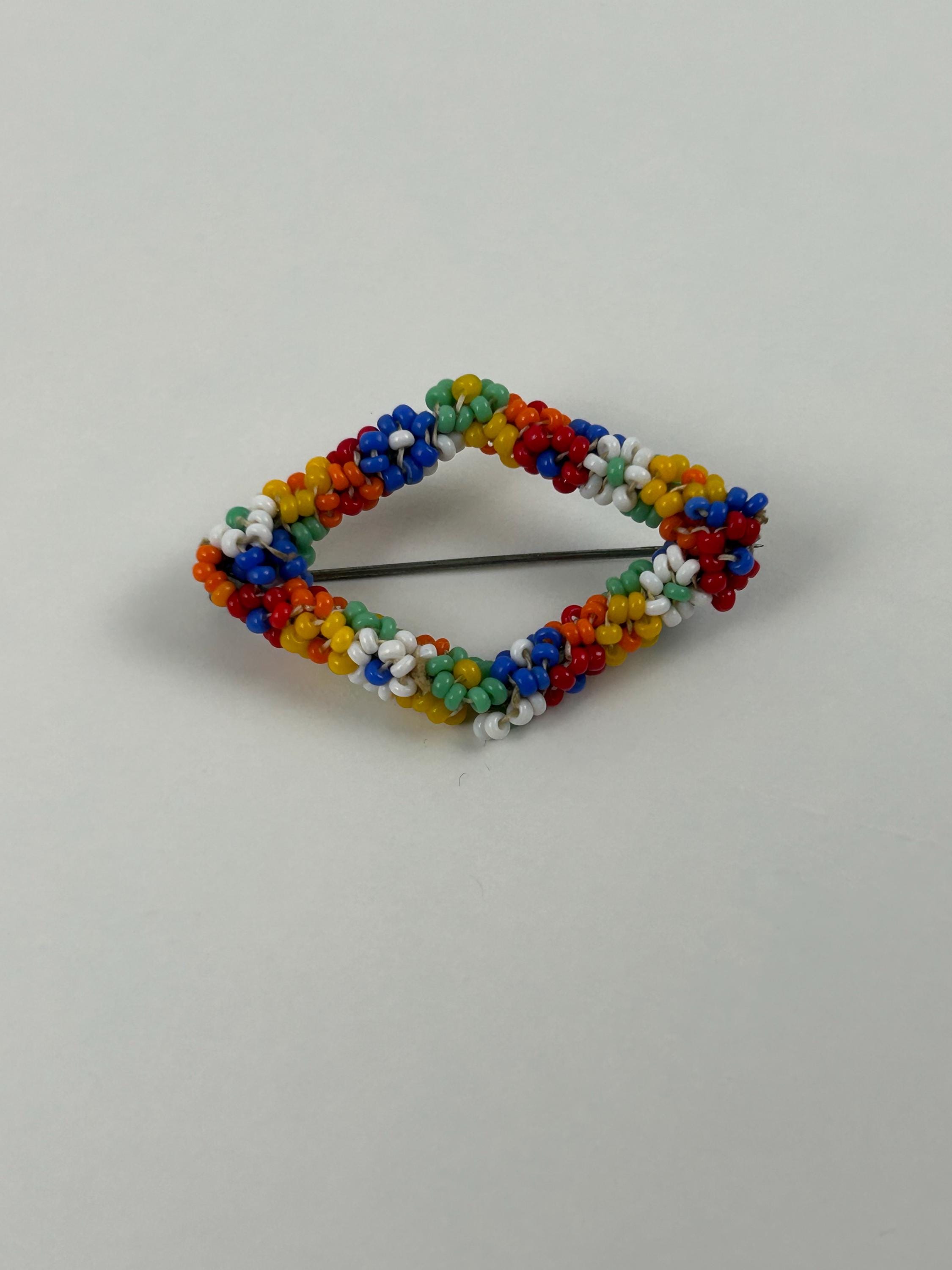 Vintage Brosche floral Schmuck selbstgemackt Perlenschmuck alt Blumenmuster Anstecker farbenfroh Perle Blumen Anstecknadel nostalgische