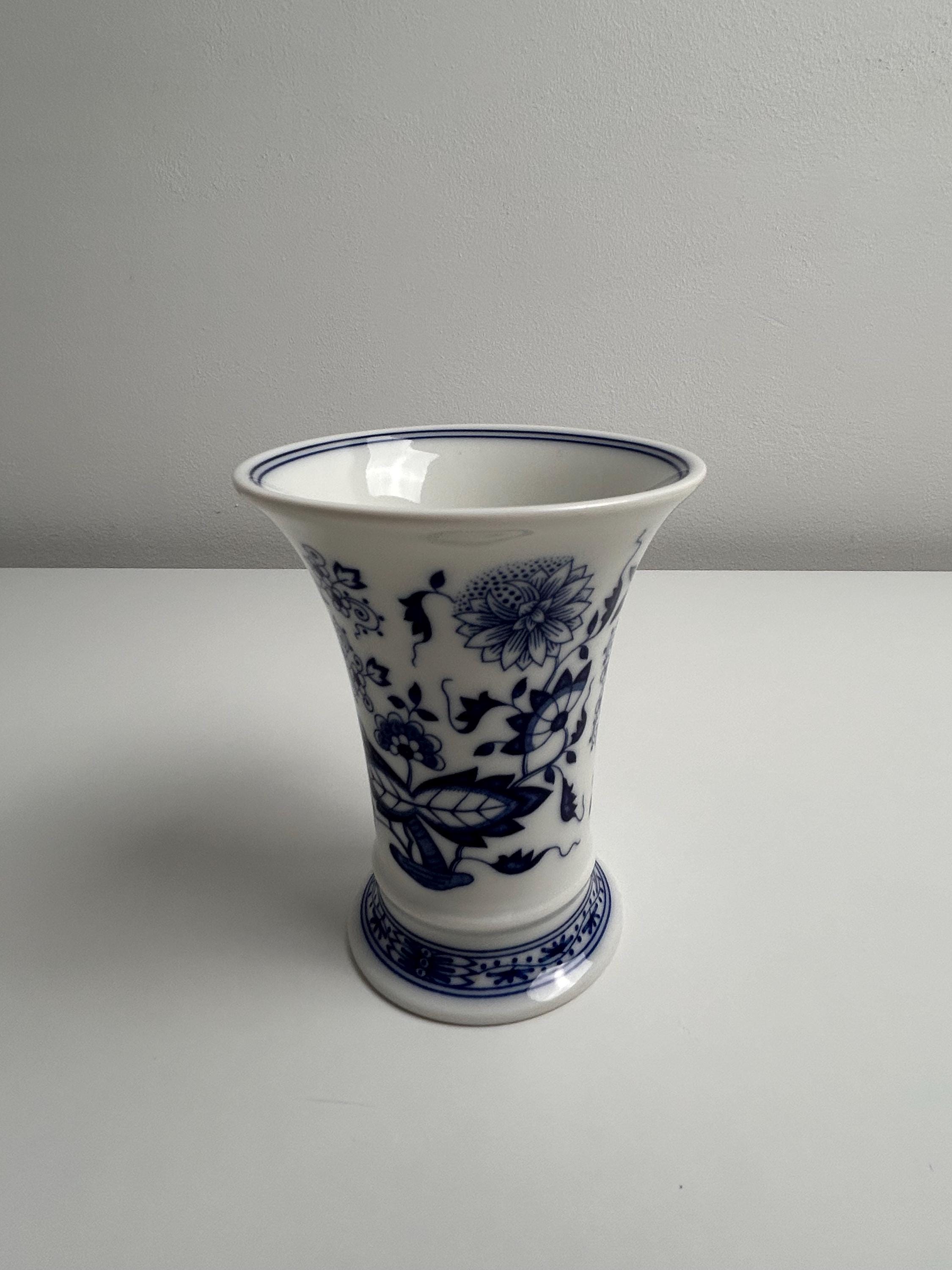 Vintage Hutschenreuther Vase Zwiebelmuster Trichtervase Porzellan Einrichtung chateaucore Dekoration Maria Theresia