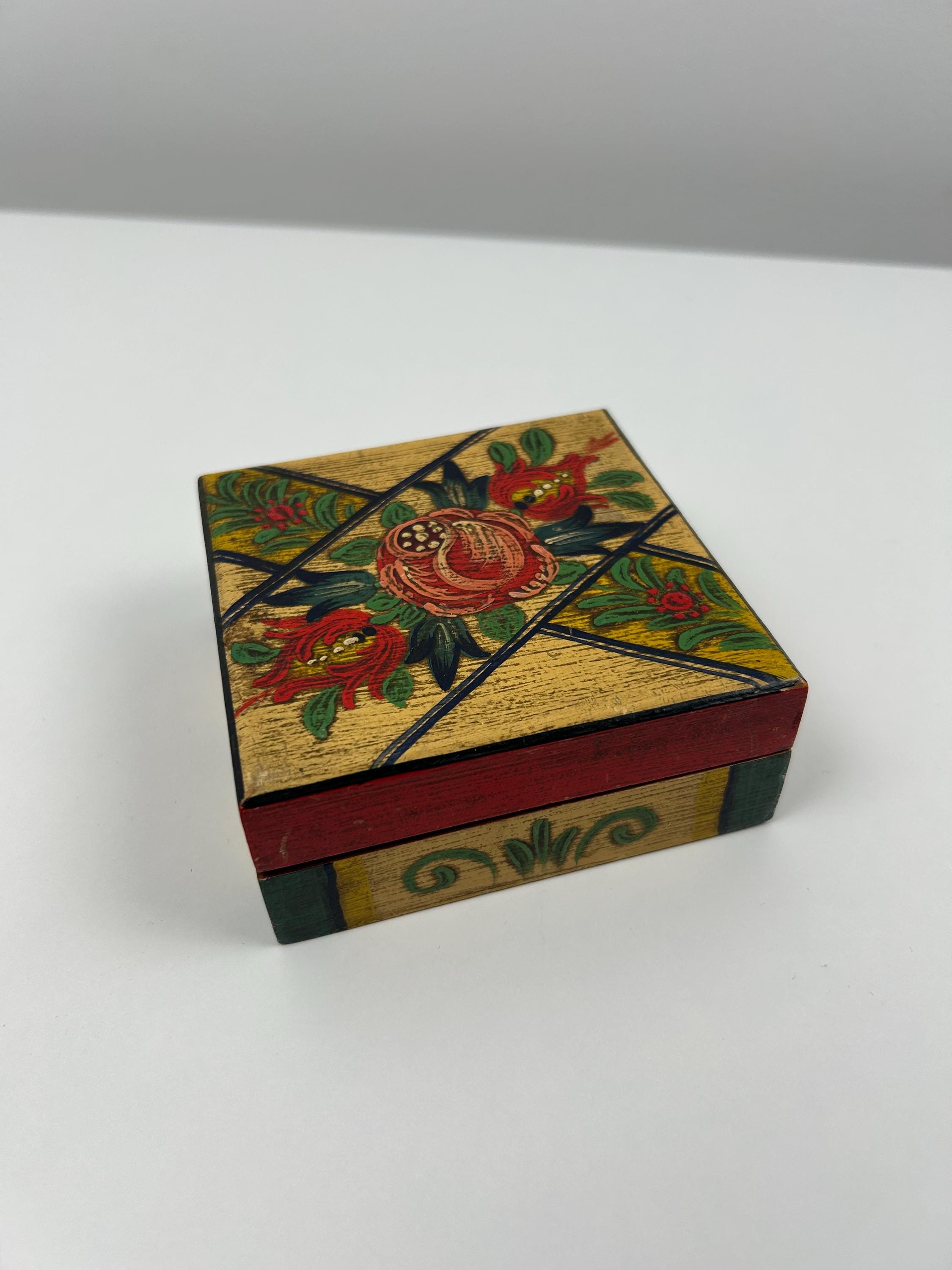 Bezaubernde Schmuckschatulle ca 10x10 cm 3,94x3,94in vintage Blumenmotiv Schwarzwald Zertifikat selten Schmuckaufbewahrung