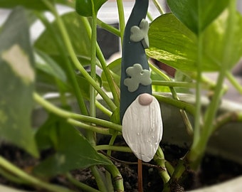 St Patricks Day Gnome Plant Stakes,  Shamrock, Leprechaun  Garden Markers, Gift for plant lover, gardener, Indoor Plant Decor
