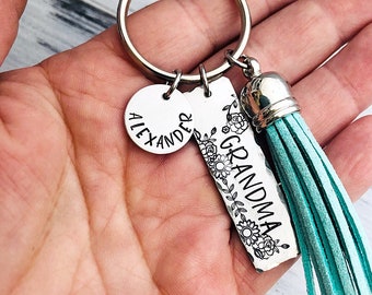 Personalized Keychain Gift for Grandma , Mother's Day Gift , Floral Keychain for Nana