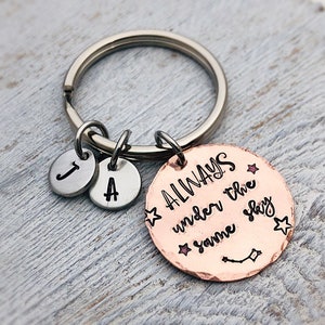 Siempre bajo el mismo cielo, regalo de cumpleaños para hermanas, regalo personalizado para mejores amigas, regalo de amistad, llavero BFF