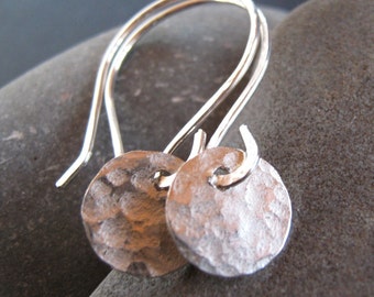 Silver Dot Earrings - Shimmer sterling hammered silver disc earrings - Silver coin earrings - Minimalist earrings - Gift for her under 15