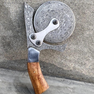 Hand-Forged Damascus Steel Pizza Cutter | Rosewood Handle | Handmade Kitchen Tool | Chef Gift | Custom Engraved Wheel Cutter