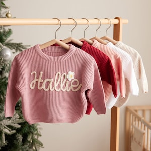 Maglione natalizio personalizzato con nome per neonato: regalo personalizzato lavorato a maglia e uncinetto, maglione con nome per neonato, maglione lavorato a maglia, regalo personalizzato, maglione natalizio
