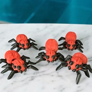 Articulated Spider Toy | Halloween Movable Decor | Realistic Red and Black Spider Figurine | Fun Halloween Party Gift | Spooky Season Decor