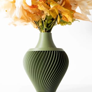 Ribbed Vase, Modern 3D Printed Decor in Multiple Colors and Sizes, Unique Eco-Friendly Home Accent, Stylish Tabletop Vase