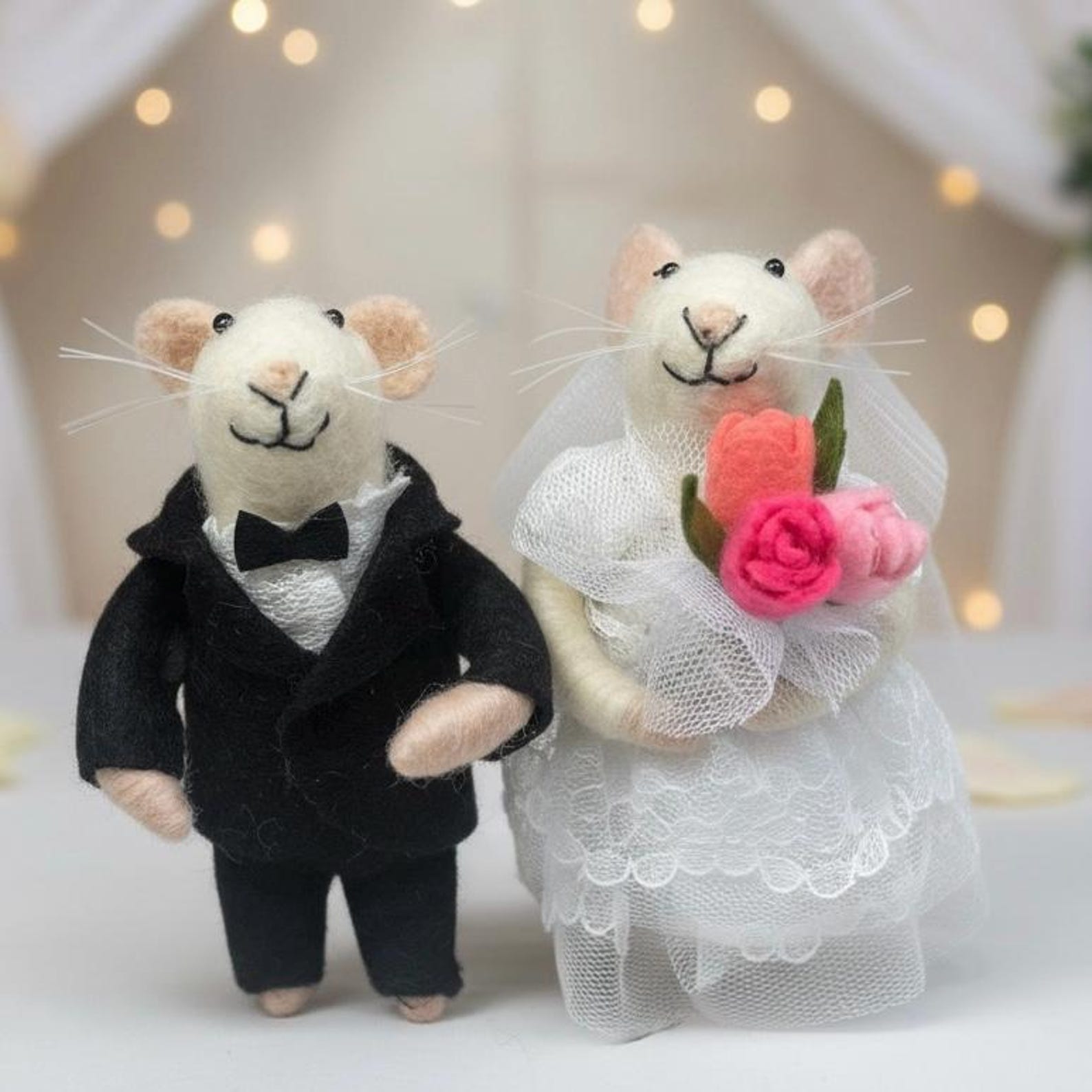 Felt Hand Made Wedding Mice Couple, Bride and Groom Ornament, Cute Wedding Mouse Cake Topper, Cute Bride and Groom Wedding Gift Mice Figures