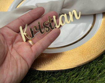 Marcadores de lugar em acrílico com espelho dourado: etiquetas personalizadas para casamento
