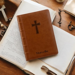 Diarios de cuero personalizados con motivos religiosos y familiares: regalos personalizados para abuela, abuelo, padre y madre