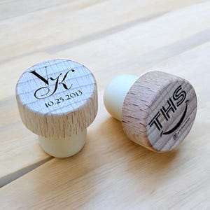 Custom Engraved Wine Bottle Stopper – Personalized Wooden Favor, Housewarming Gift, Wine Lover Souvenir, Home Bar Accessory