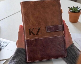 Caderno personalizado em couro PU impermeável com nome personalizado.