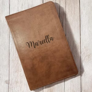 Biblia ESV personalizada de cuero con nombre: regalo cristiano personalizado para bodas, bautizos, confirmaciones o devociones diarias. Biblia ESV personalizada.
