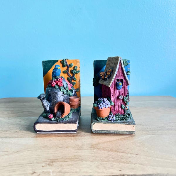 Vintage Garden Birdhouse Bookends – Cottagecore Floral Shelf Decor