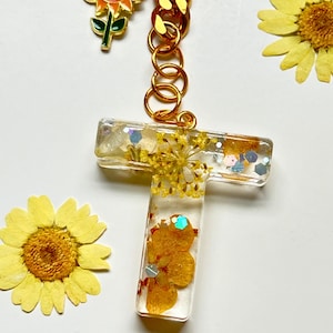 Personalized Flower Initial Keychain, Bridesmaid Gift, Resin Keychain, Handmade Keychain,  Gifts For Her, Yellow Custom school Backpack Tag