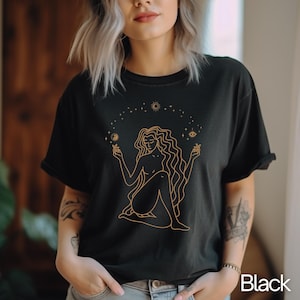 T-shirt couleurs confort déesse mystique - astrologie, céleste, chemise de sorcière, carte de tarot, t-shirt de diseuse de bonne aventure