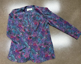 Blazer vintage de Lady Carol Petites con estampado paisley en morado, verde azulado y rosa, con un solo botón, talla 8.