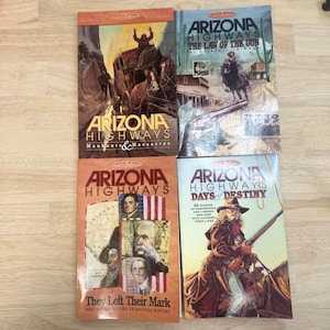 Può includere: Quattro libri intitolati "Arizona Highways" con diversi sottotitoli. Le copertine presentano illustrazioni del selvaggio West, tra cui diligenze, cowboy e personaggi storici. I libri fanno parte della serie "Wild West".