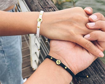 Conjunto de 2 pulseiras personalizadas com iniciais gravadas para casais, pulseiras de amizade, pulseiras combinando para ele e ela, presente de aniversário para namorado