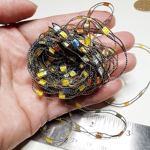 fio de arte em fibra - fio de sucata - fio de escada - preto com fibras multicoloridas de outono - 6,4 jardas