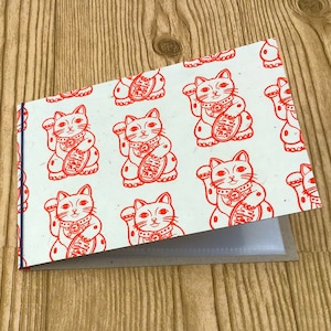 Mini album photo 4 x 6, motif chat porte-bonheur rouge sur papier blanc, plat, carton aggloméré fin/boîte de céréales, paysage